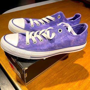 Brand new Converse sneakers 🔥